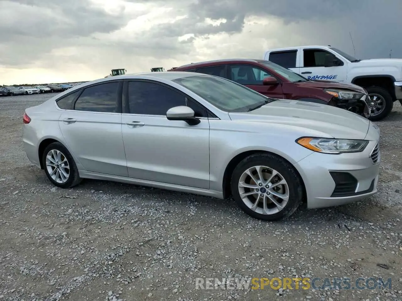 4 Photograph of a damaged car 3FA6P0HD7KR127320 FORD FUSION 2019