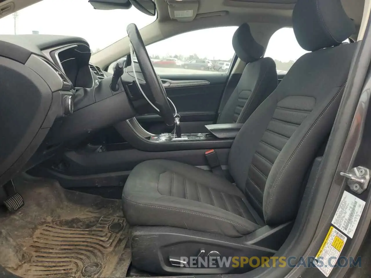 7 Фотография поврежденного автомобиля 3FA6P0HD7KR128757 FORD FUSION 2019