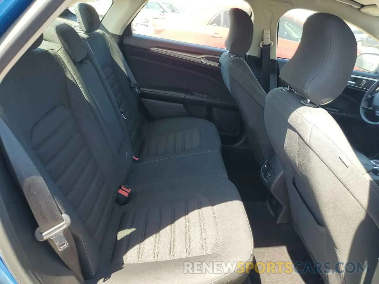 10 Photograph of a damaged car 3FA6P0HD7KR196119 FORD FUSION 2019