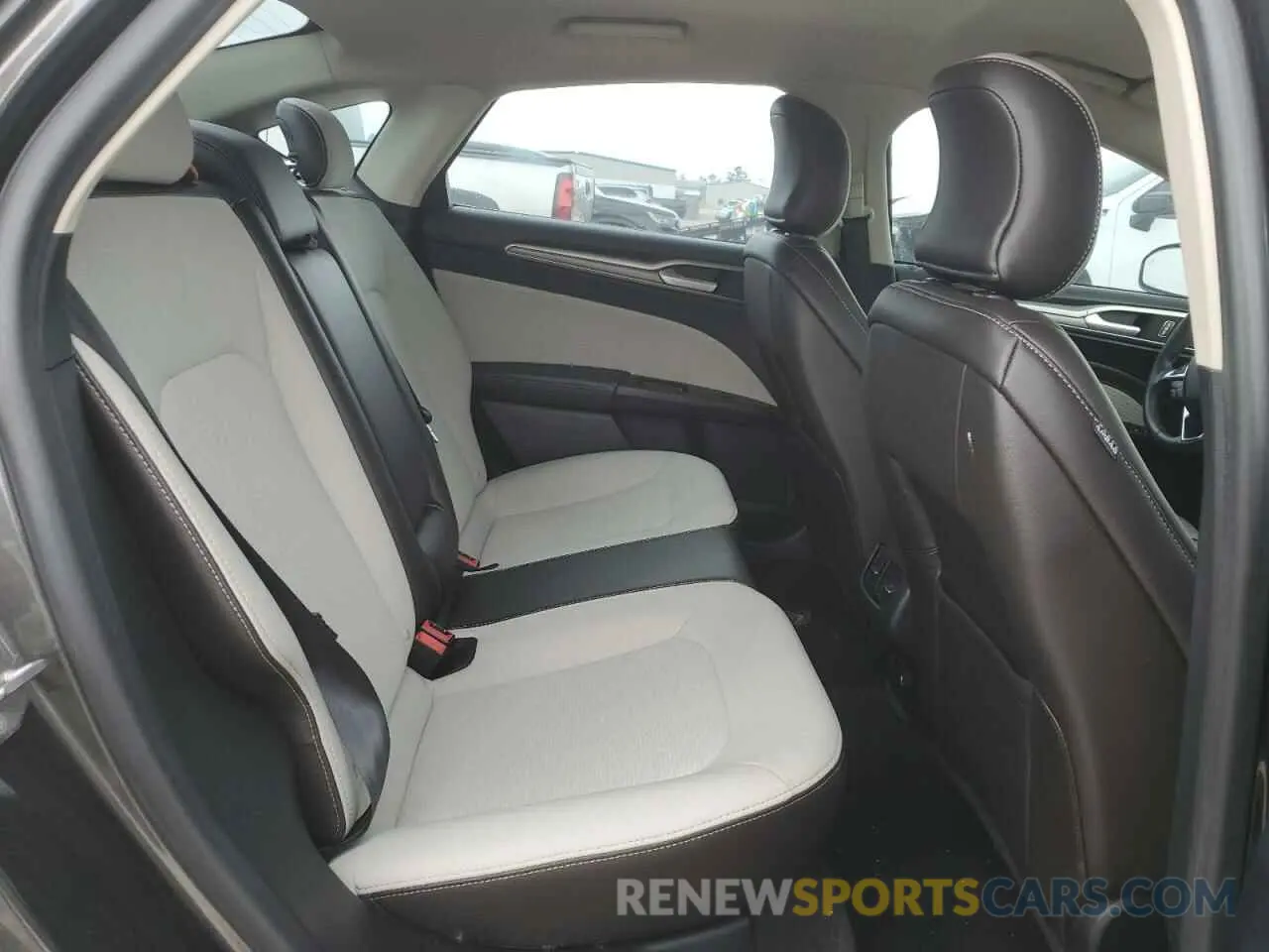 10 Photograph of a damaged car 3FA6P0HD7KR215462 FORD FUSION 2019