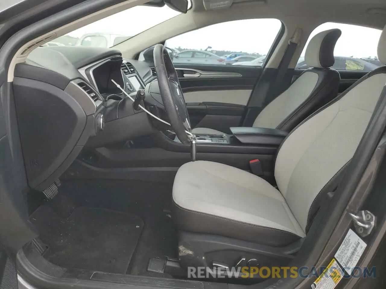 7 Photograph of a damaged car 3FA6P0HD7KR215462 FORD FUSION 2019