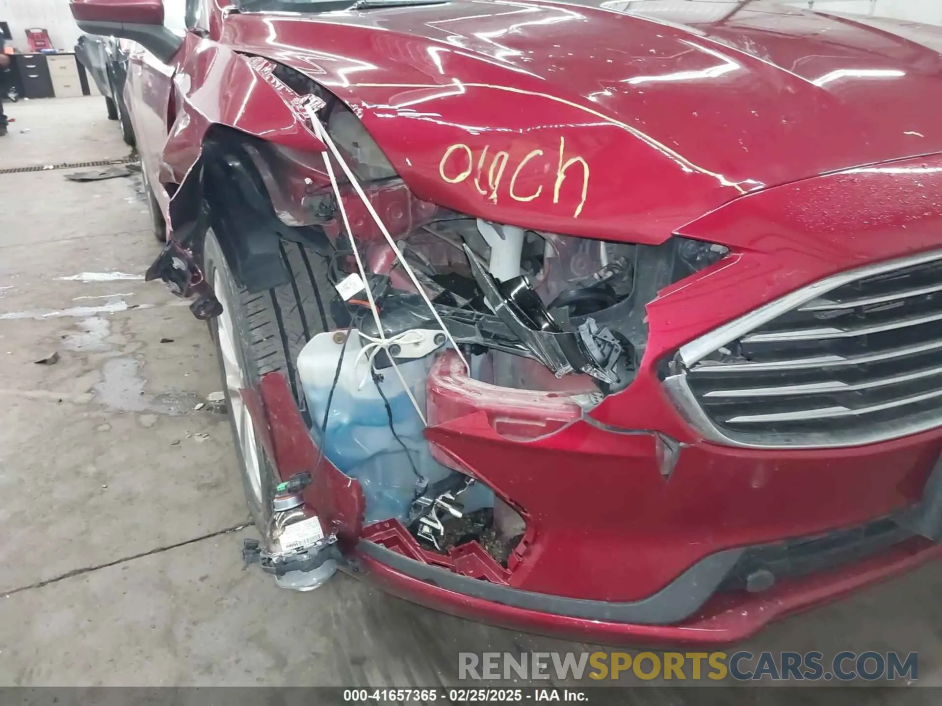 17 Photograph of a damaged car 3FA6P0HD8KR153571 FORD FUSION 2019