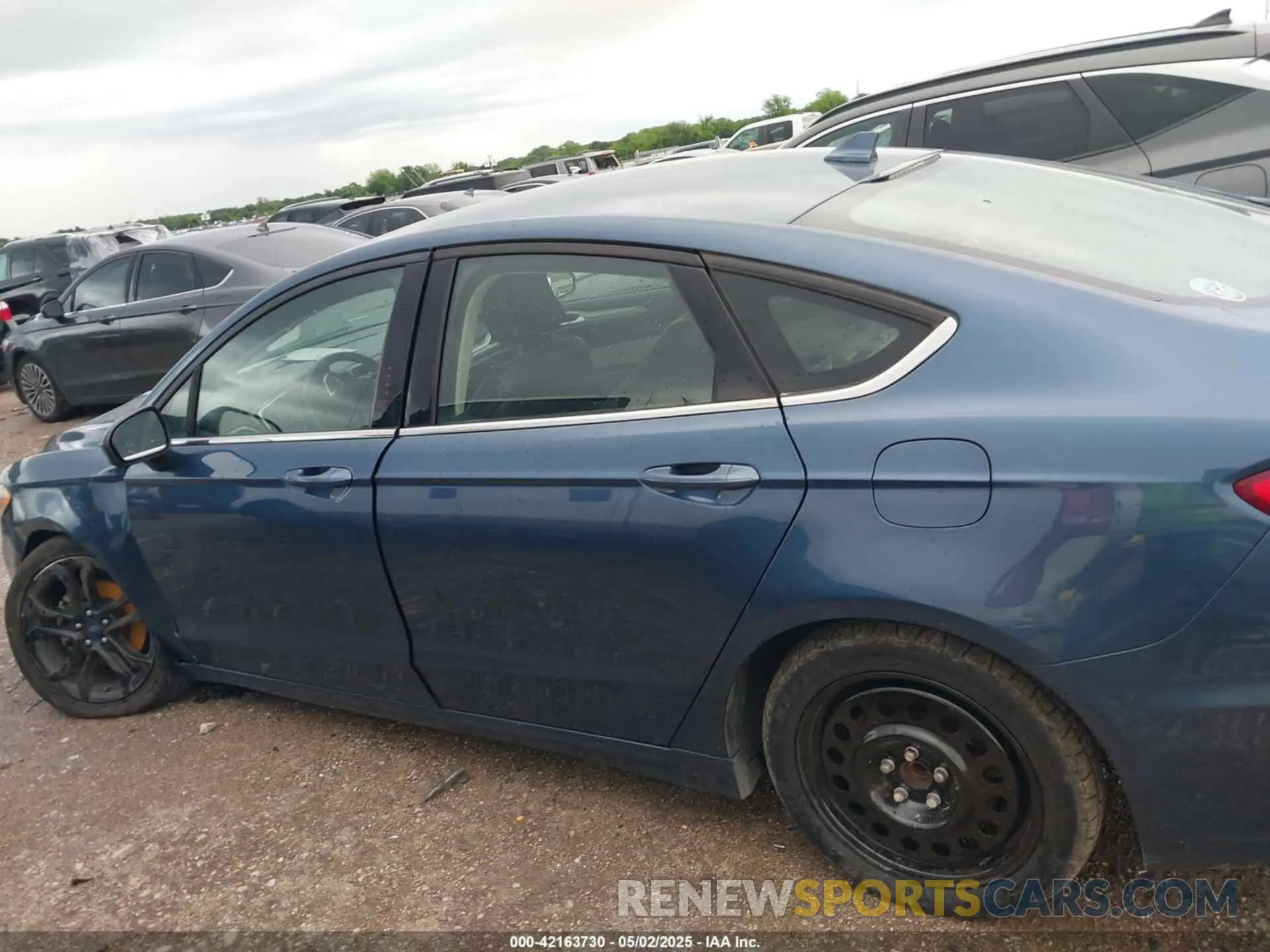 14 Photograph of a damaged car 3FA6P0HD8KR170032 FORD FUSION 2019