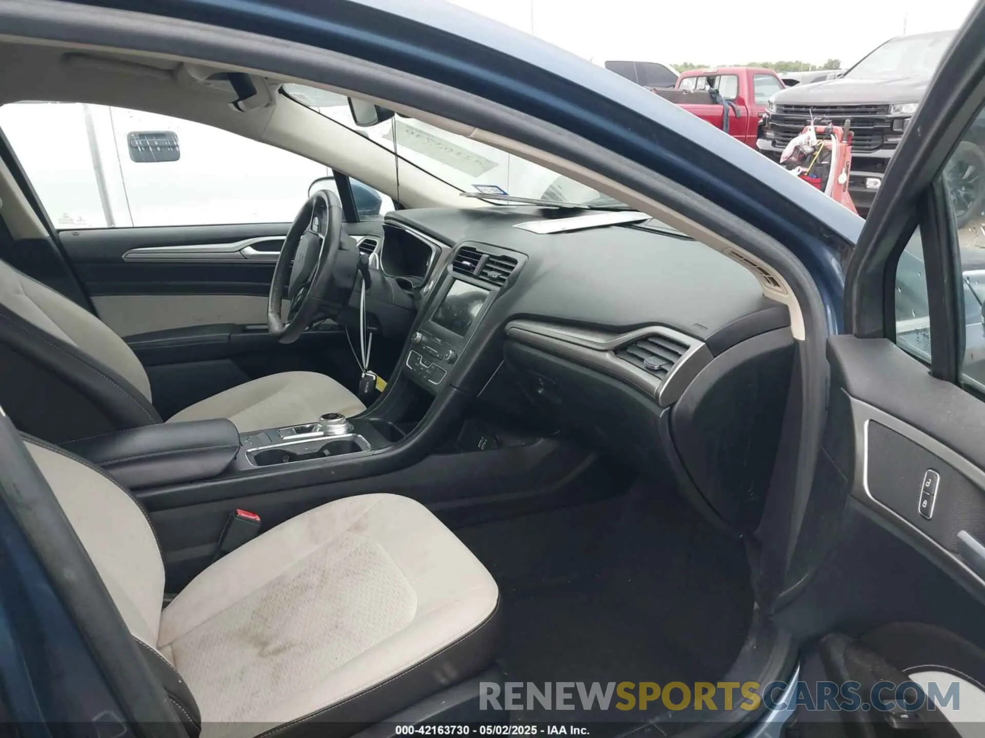5 Photograph of a damaged car 3FA6P0HD8KR170032 FORD FUSION 2019