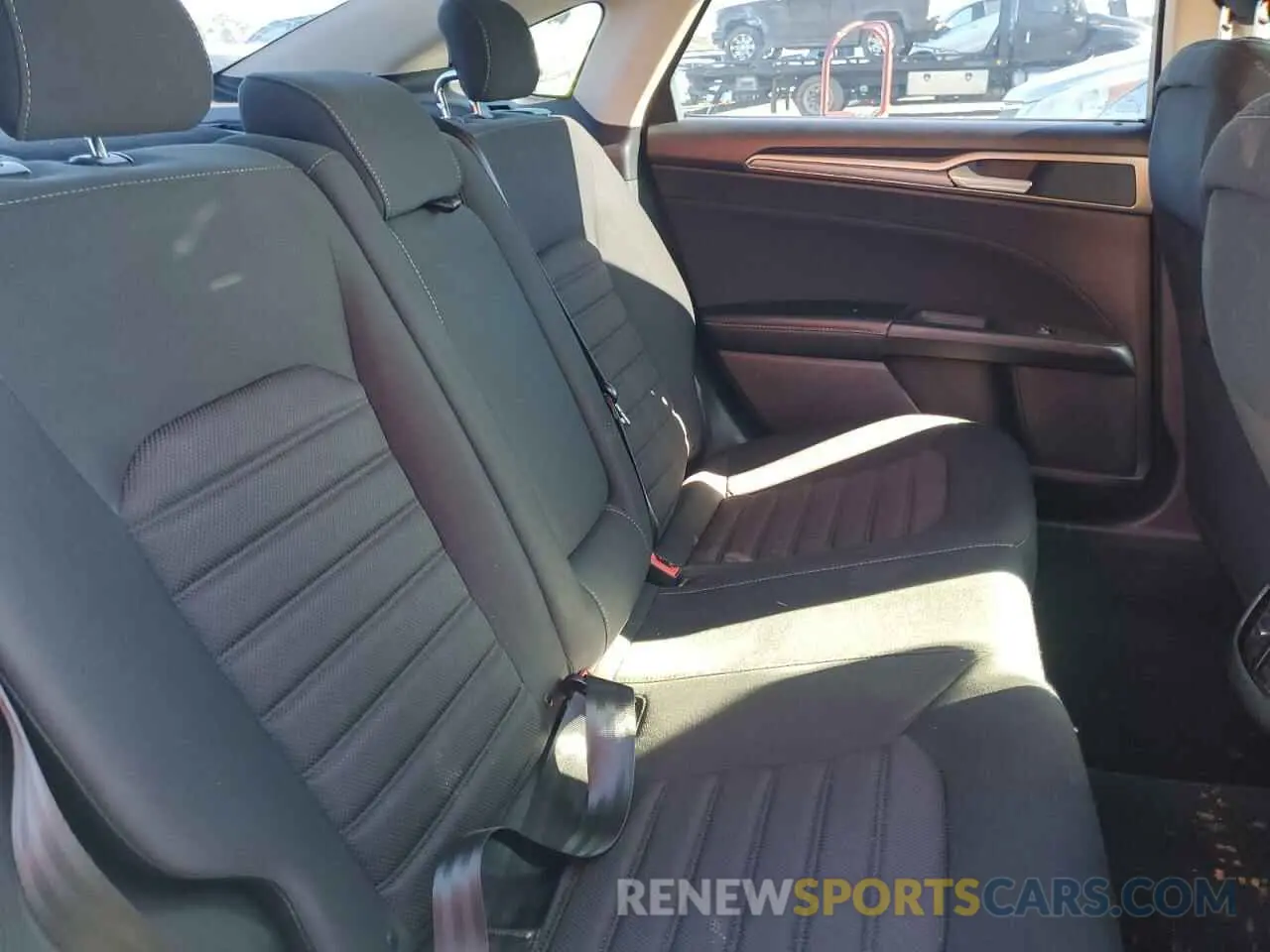10 Photograph of a damaged car 3FA6P0HD8KR228897 FORD FUSION 2019