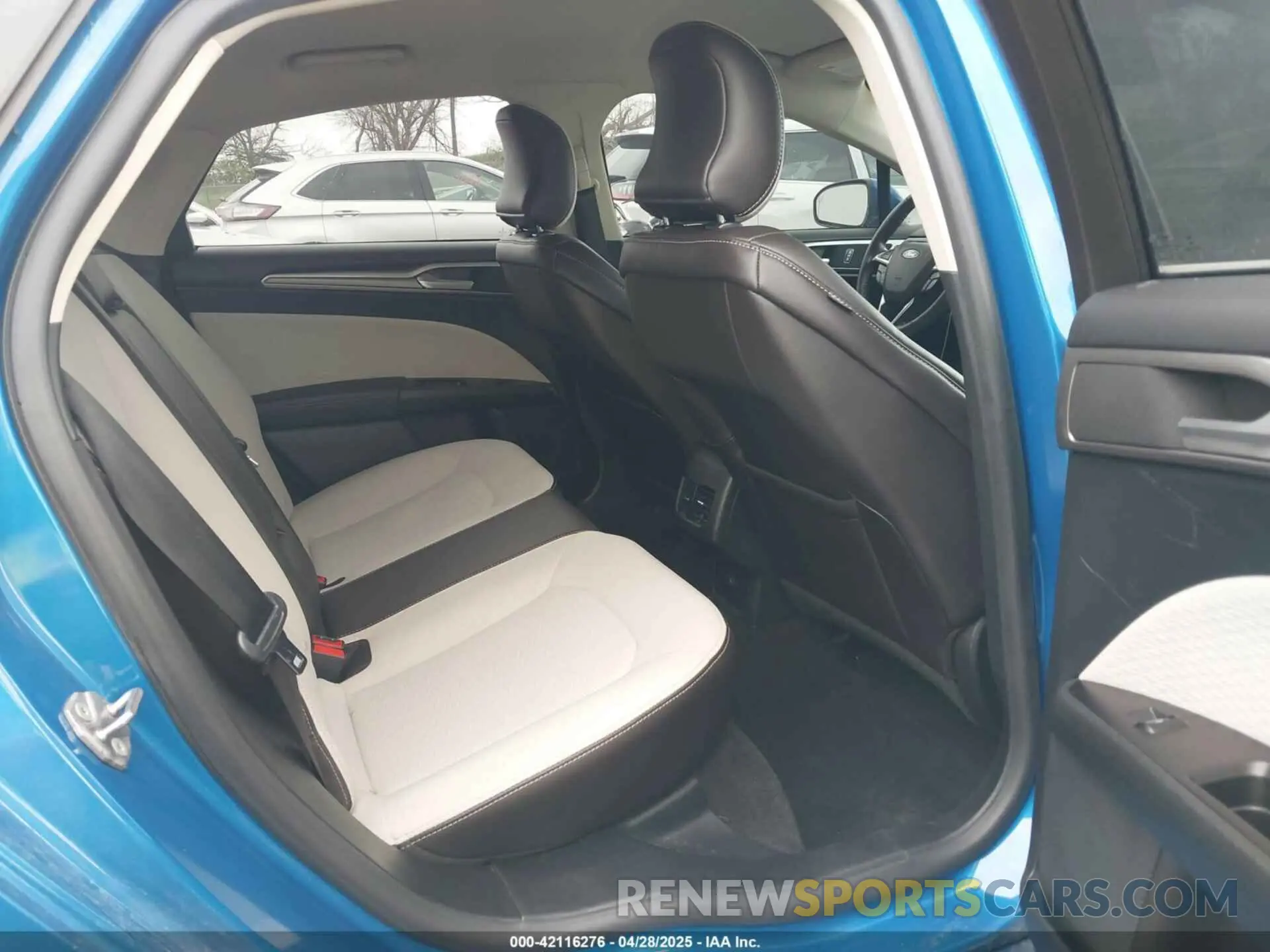 8 Photograph of a damaged car 3FA6P0HD8KR251595 FORD FUSION 2019