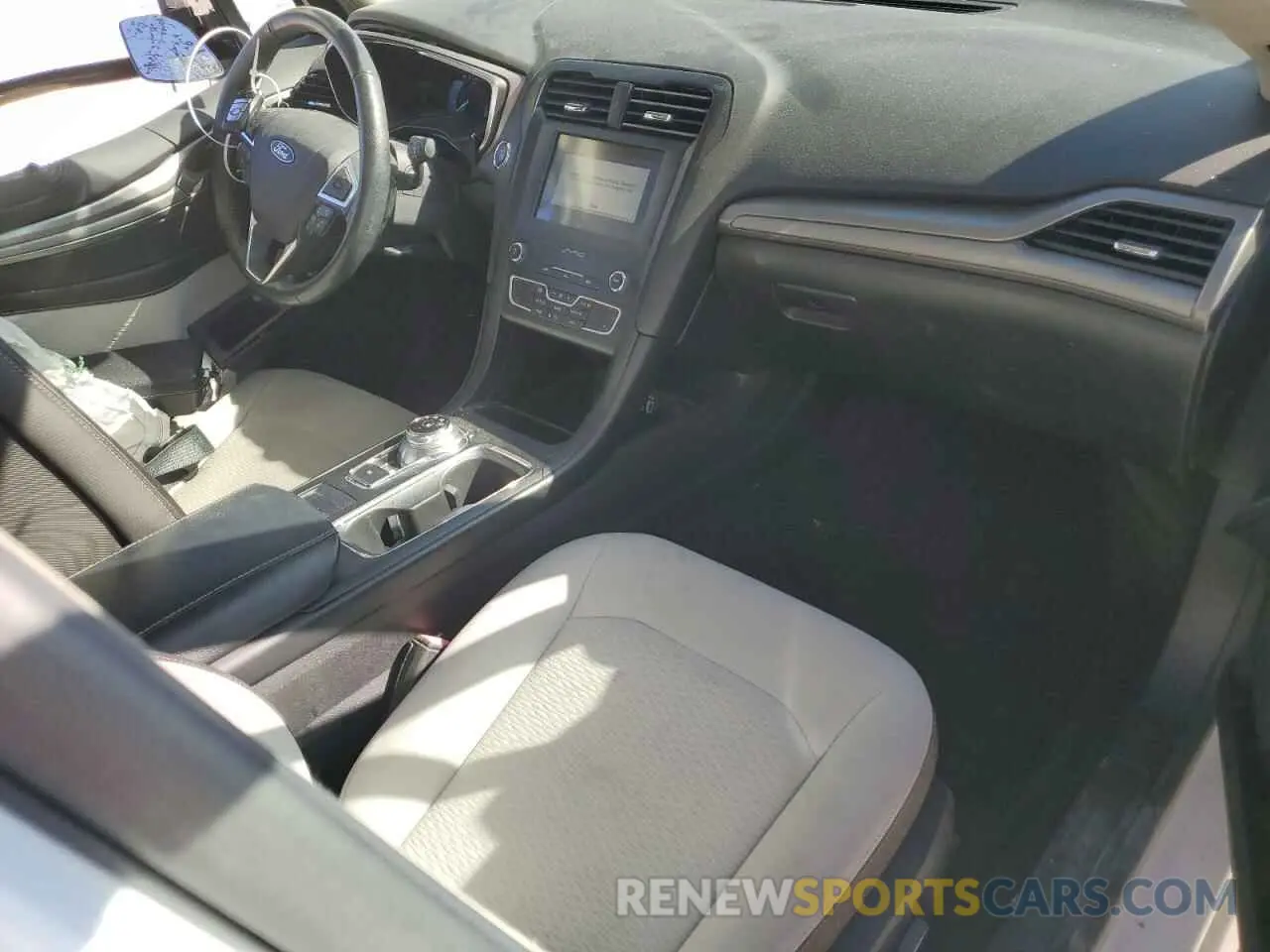 8 Photograph of a damaged car 3FA6P0HD8KR285861 FORD FUSION 2019