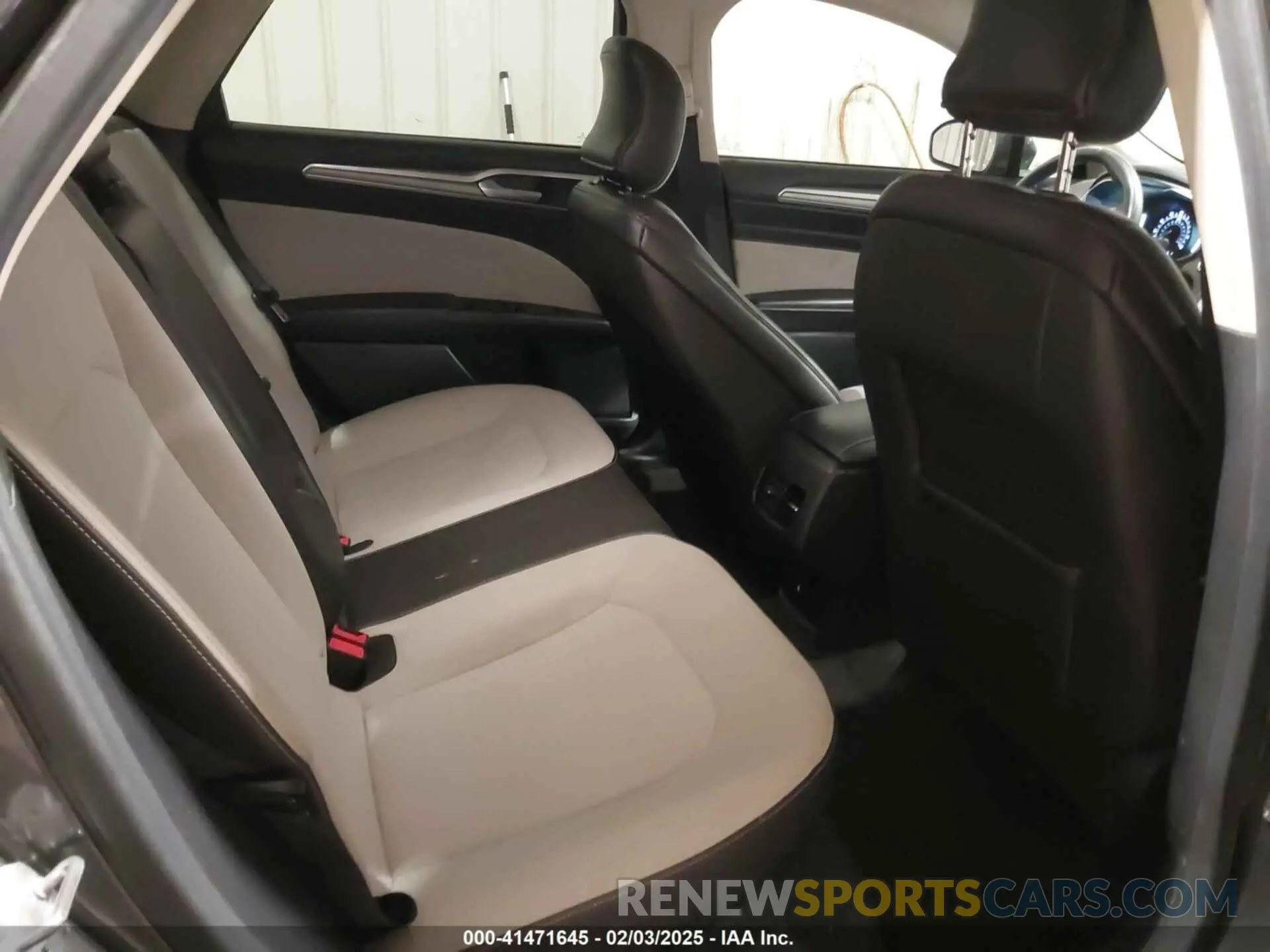 8 Photograph of a damaged car 3FA6P0HD9KR103813 FORD FUSION 2019