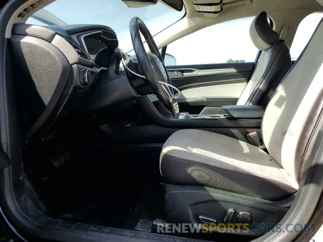 7 Фотография поврежденного автомобиля 3FA6P0HD9KR114911 FORD FUSION 2019