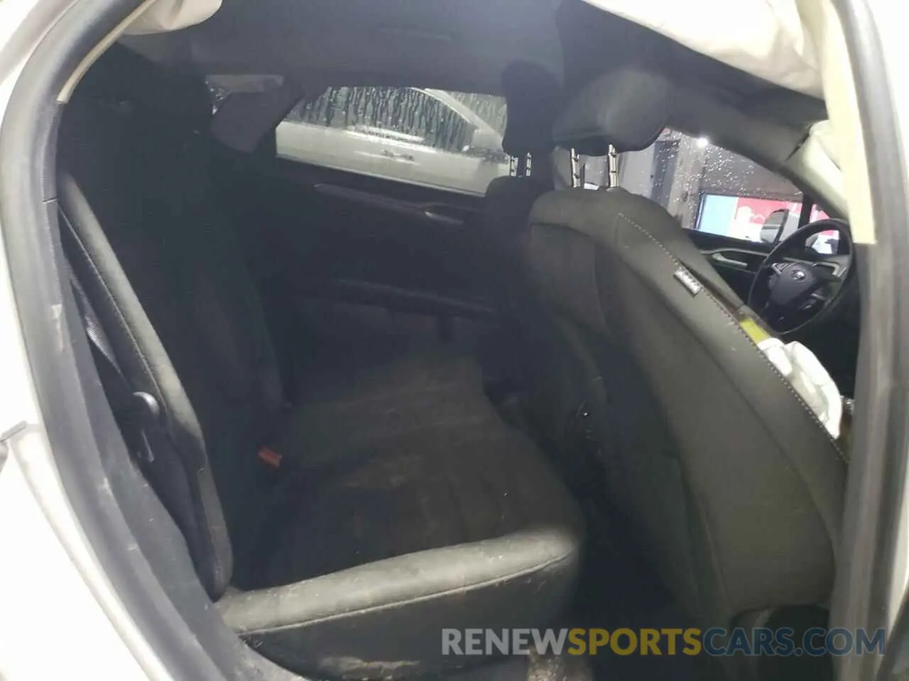 10 Photograph of a damaged car 3FA6P0HD9KR128968 FORD FUSION 2019