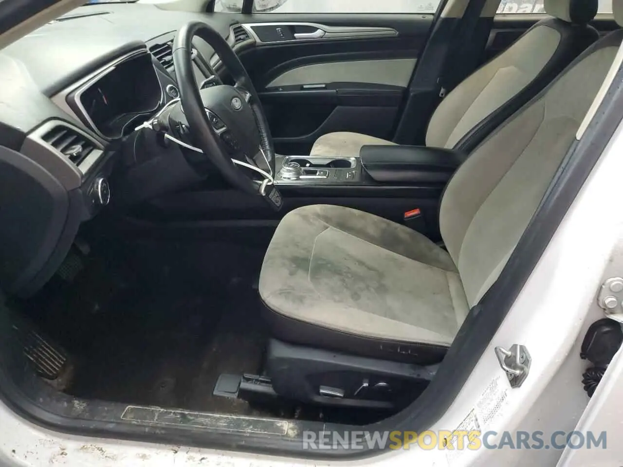 7 Photograph of a damaged car 3FA6P0HD9KR160433 FORD FUSION 2019