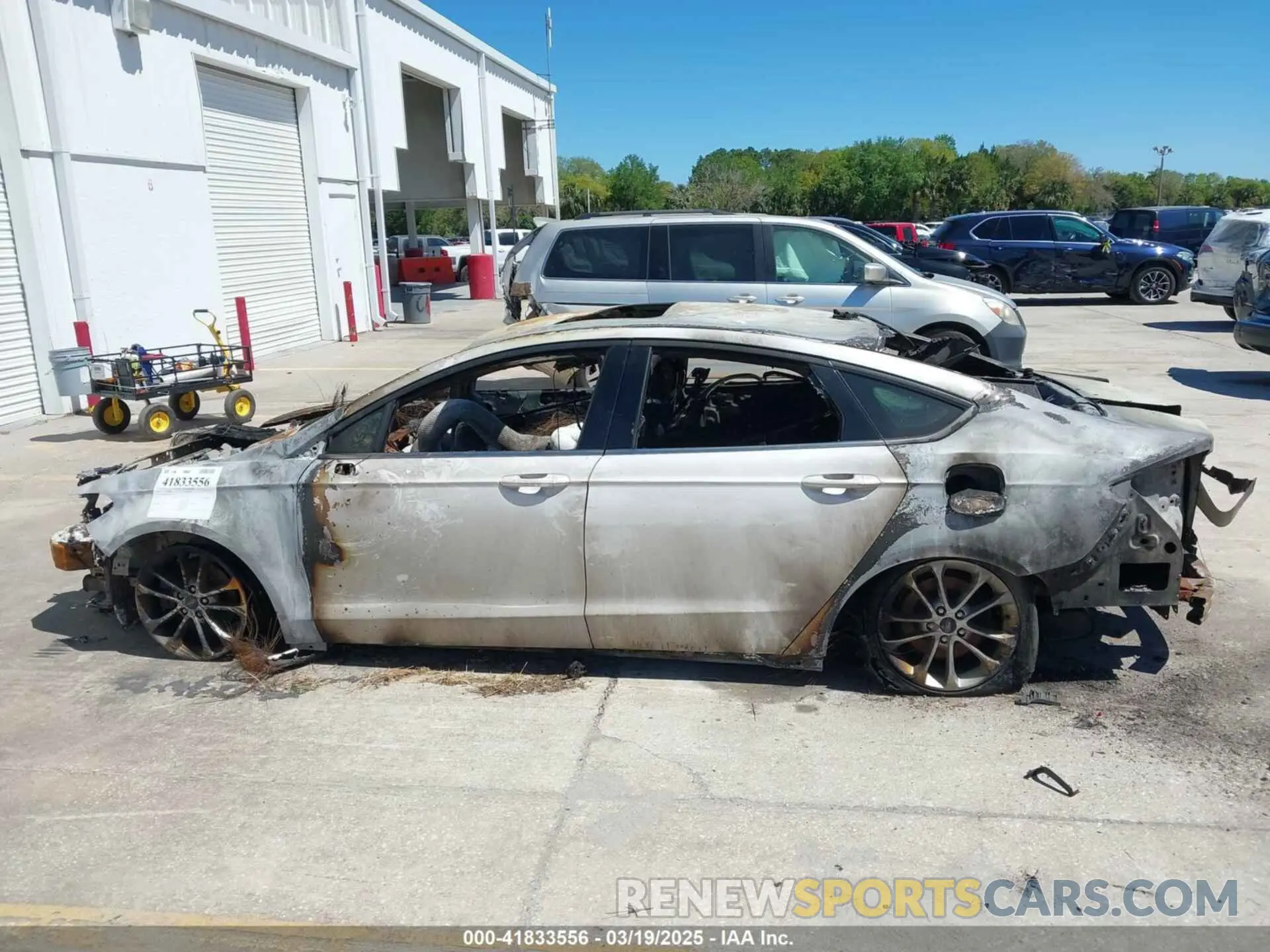 14 Photograph of a damaged car 3FA6P0HD9KR193819 FORD FUSION 2019