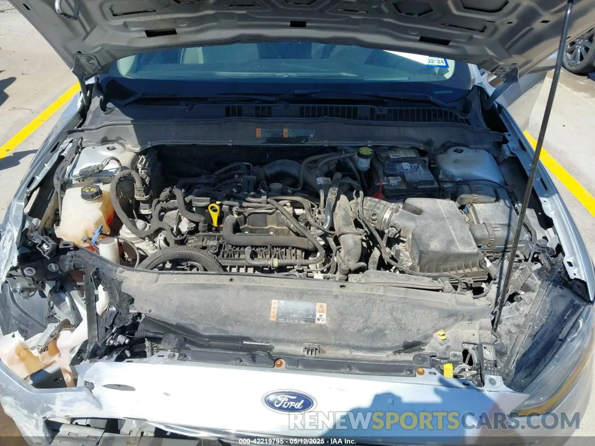 10 Photograph of a damaged car 3FA6P0HDXKR113833 FORD FUSION 2019
