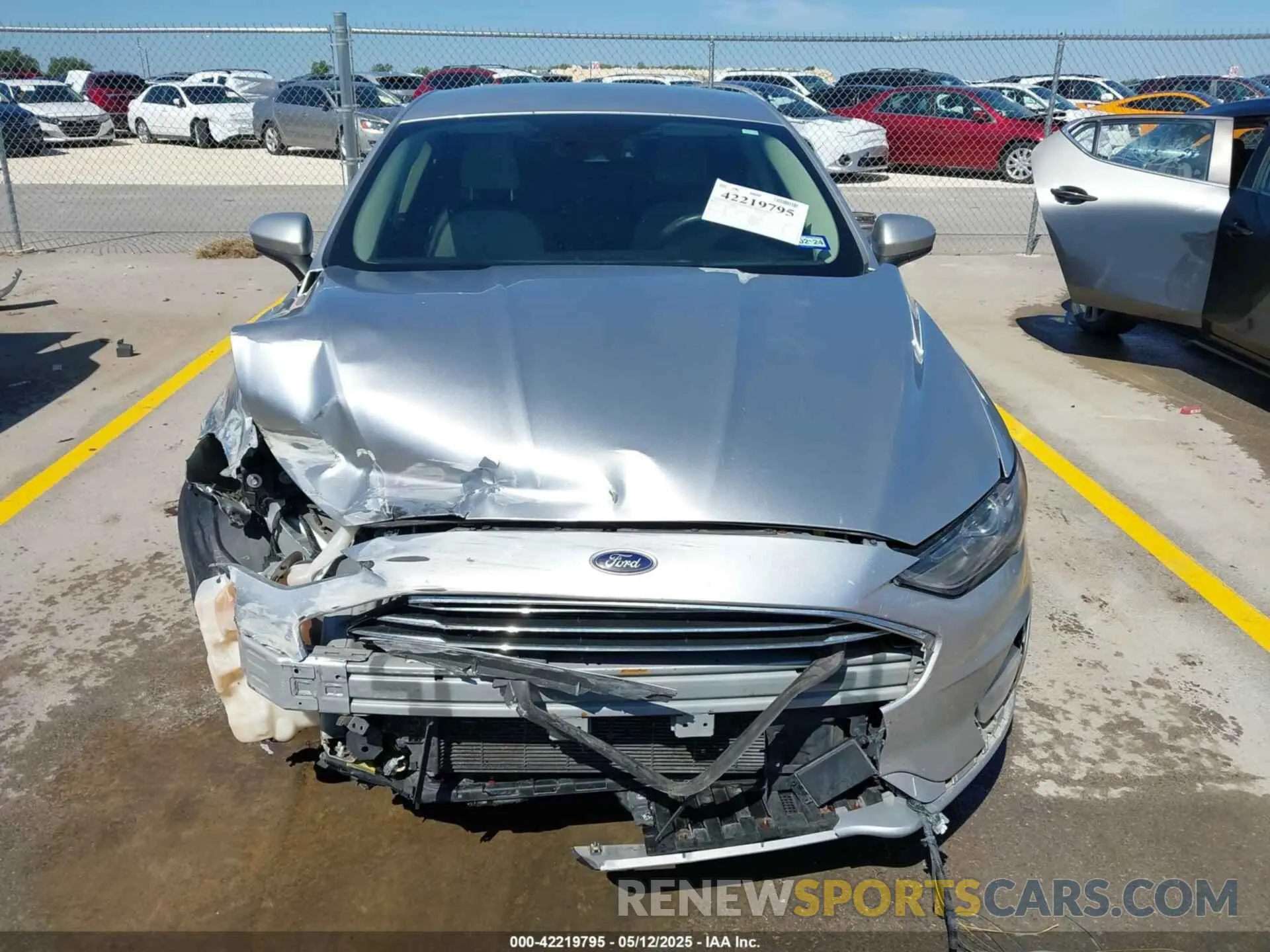 12 Photograph of a damaged car 3FA6P0HDXKR113833 FORD FUSION 2019