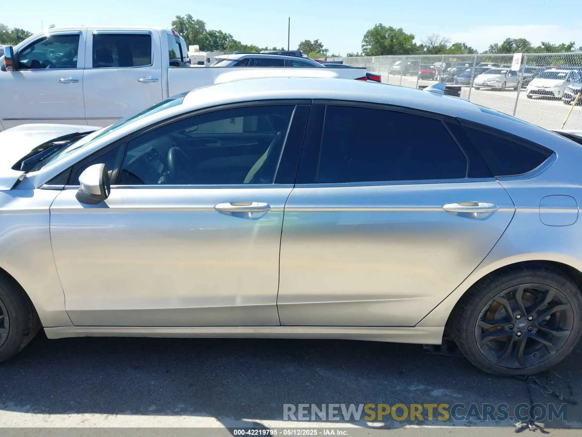 14 Photograph of a damaged car 3FA6P0HDXKR113833 FORD FUSION 2019