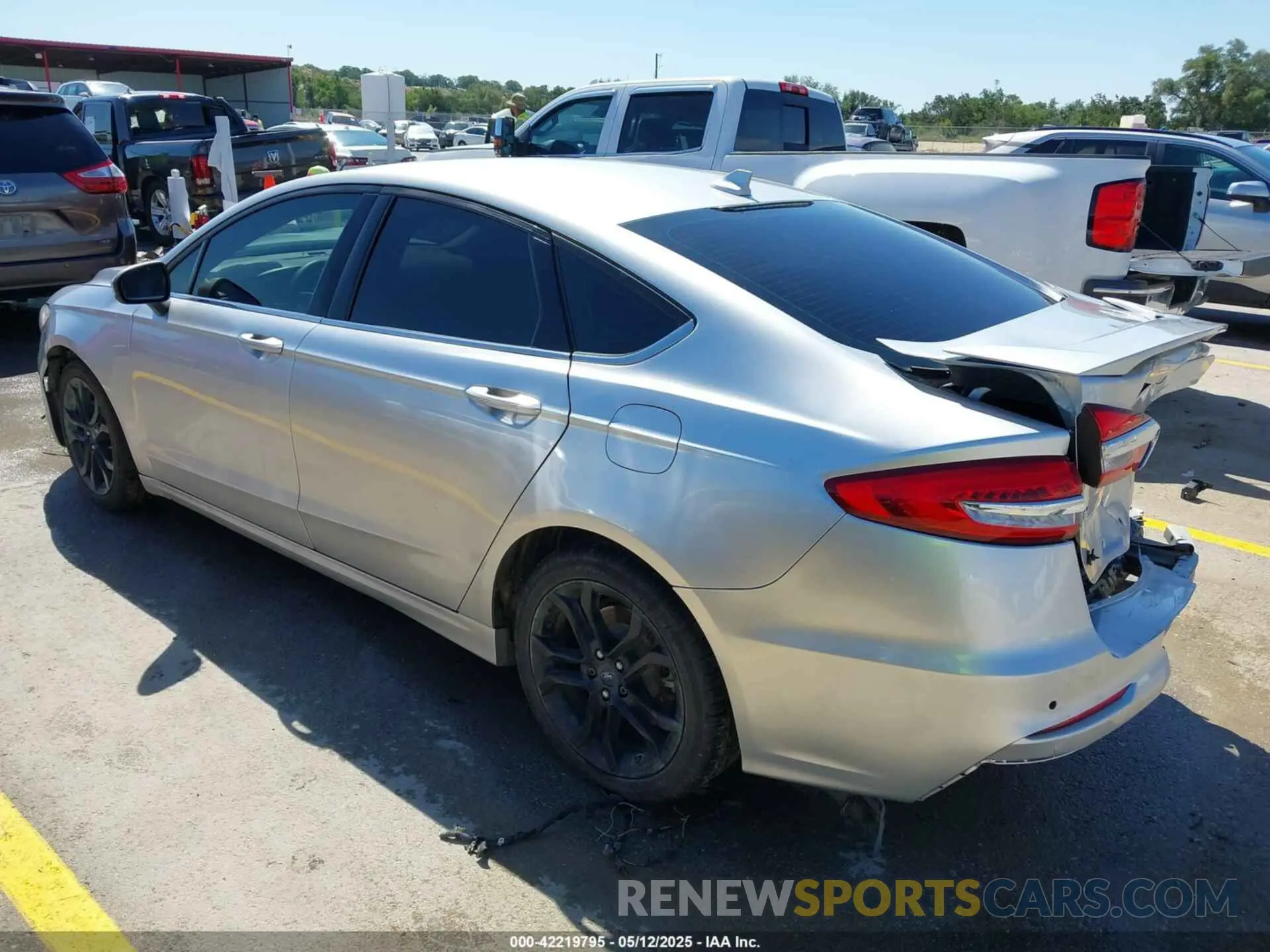 3 Photograph of a damaged car 3FA6P0HDXKR113833 FORD FUSION 2019