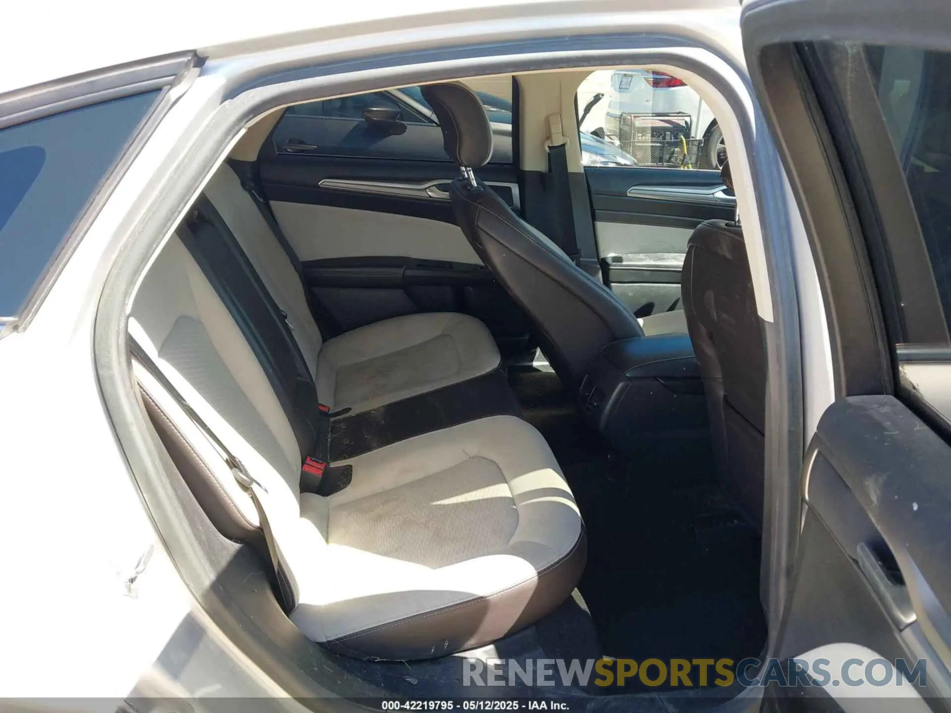 8 Photograph of a damaged car 3FA6P0HDXKR113833 FORD FUSION 2019