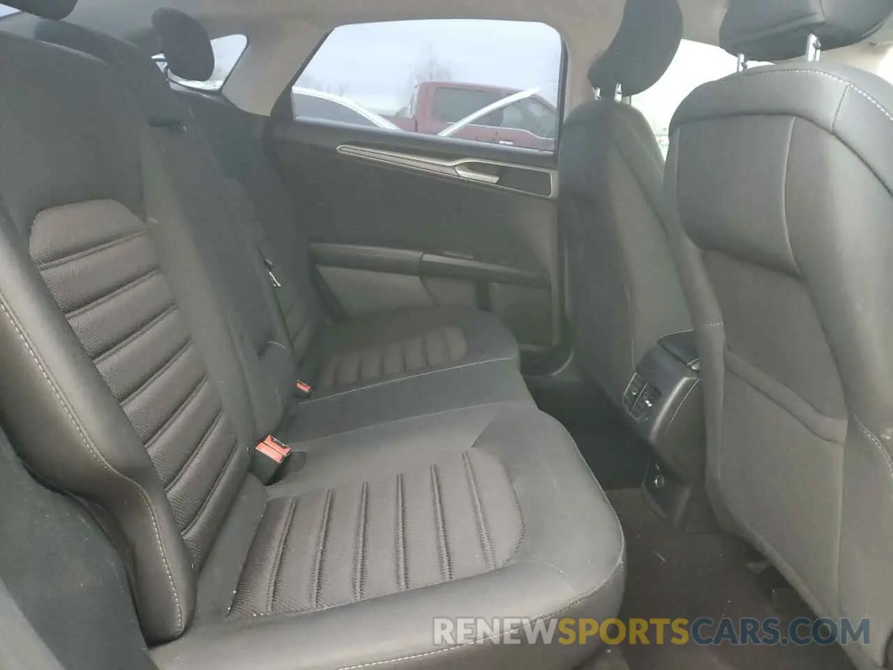 10 Photograph of a damaged car 3FA6P0HDXKR135802 FORD FUSION 2019