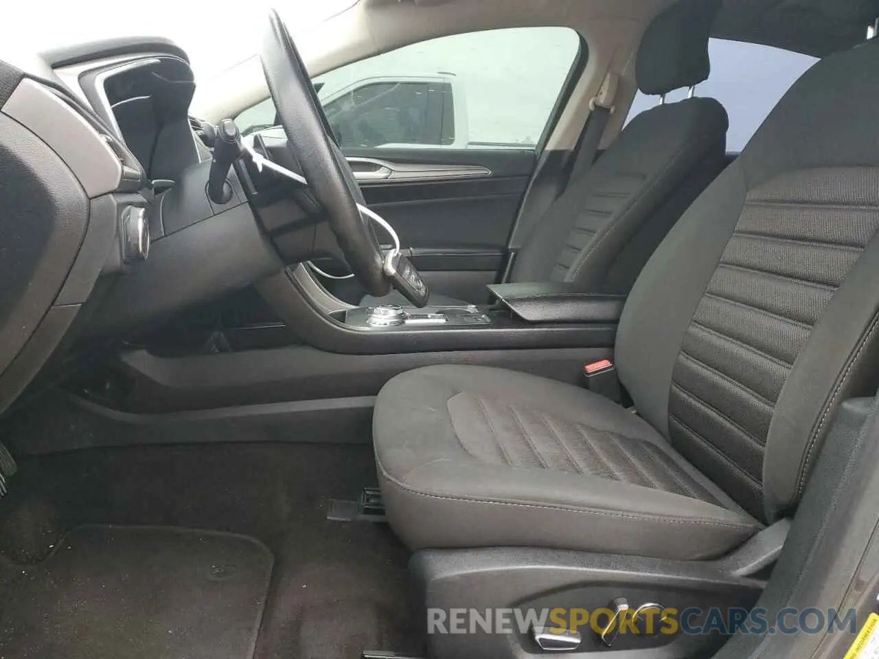 7 Photograph of a damaged car 3FA6P0HDXKR135802 FORD FUSION 2019