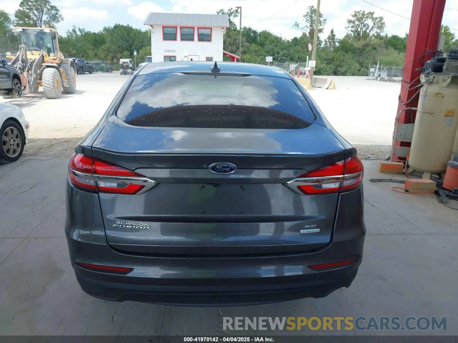 17 Photograph of a damaged car 3FA6P0HDXKR162353 FORD FUSION 2019
