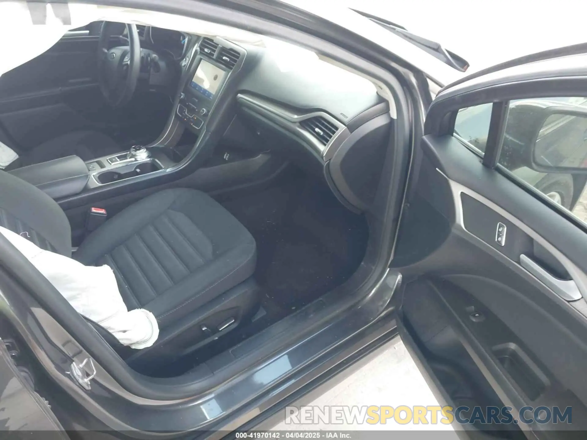 5 Photograph of a damaged car 3FA6P0HDXKR162353 FORD FUSION 2019