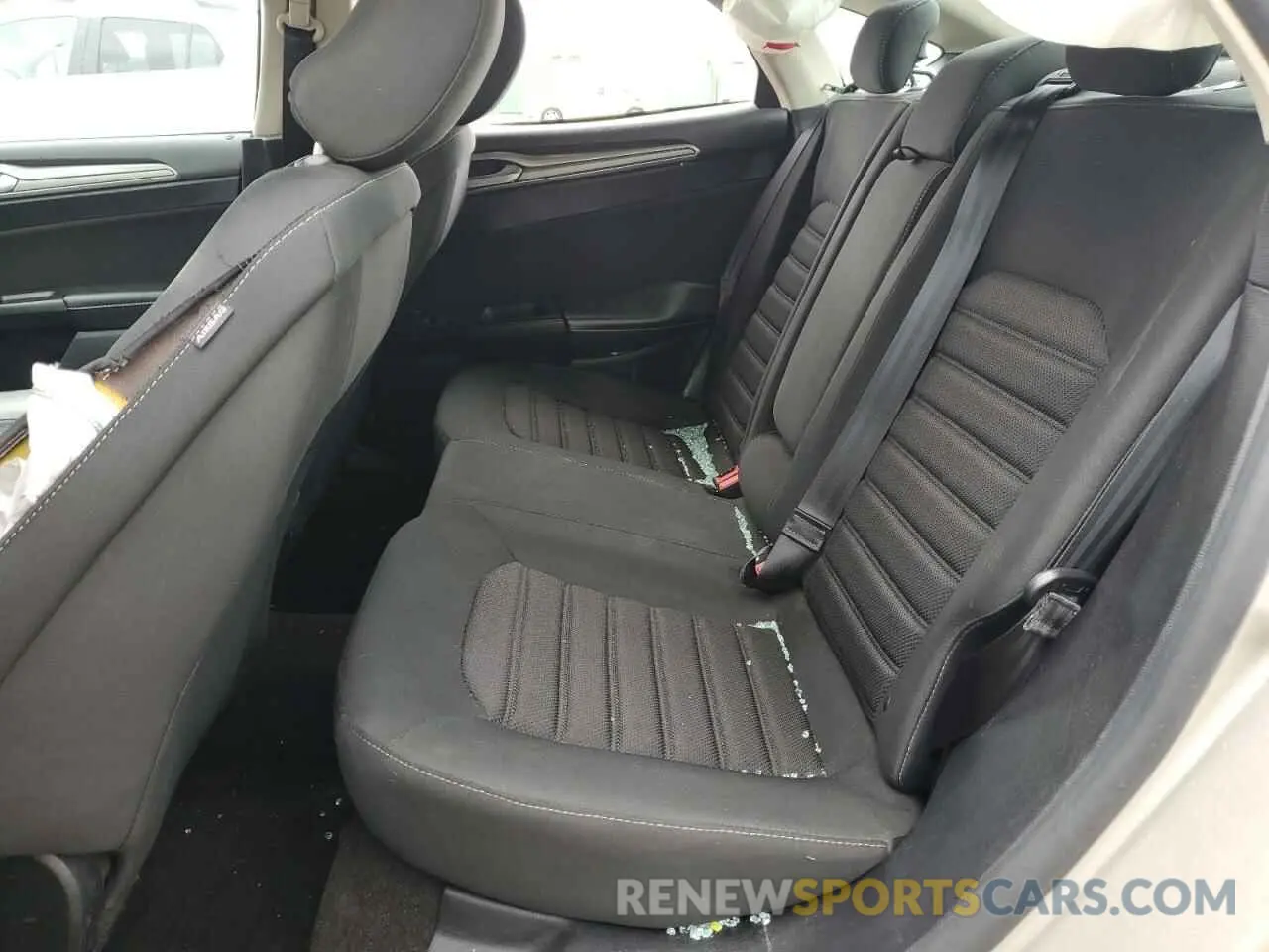 10 Photograph of a damaged car 3FA6P0HDXKR229971 FORD FUSION 2019