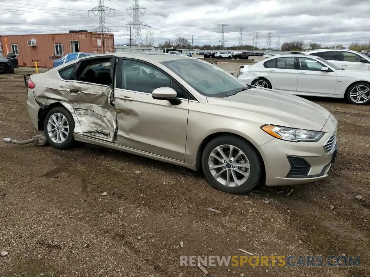 4 Photograph of a damaged car 3FA6P0HDXKR229971 FORD FUSION 2019