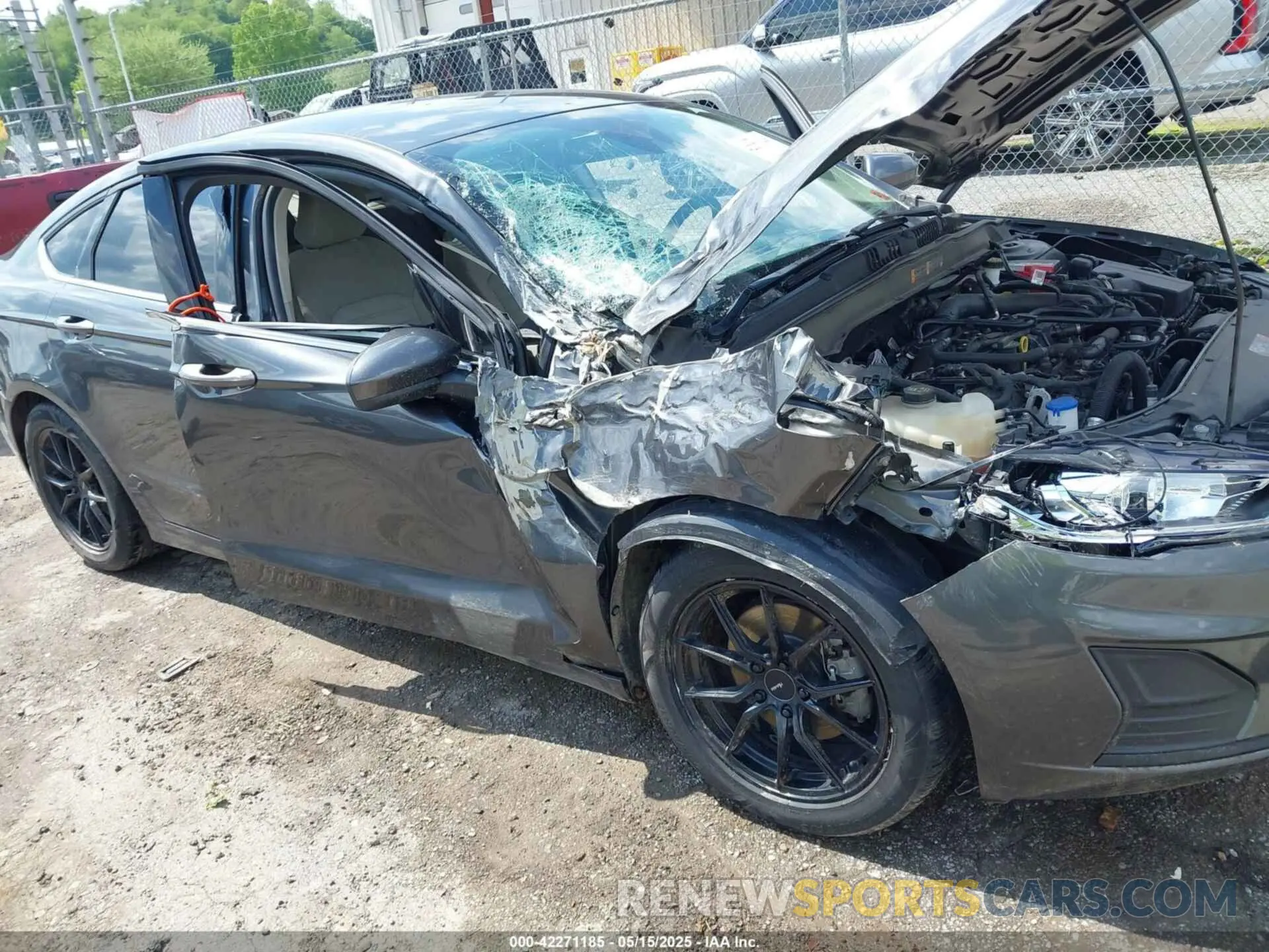 6 Photograph of a damaged car 3FA6P0HDXKR258323 FORD FUSION 2019