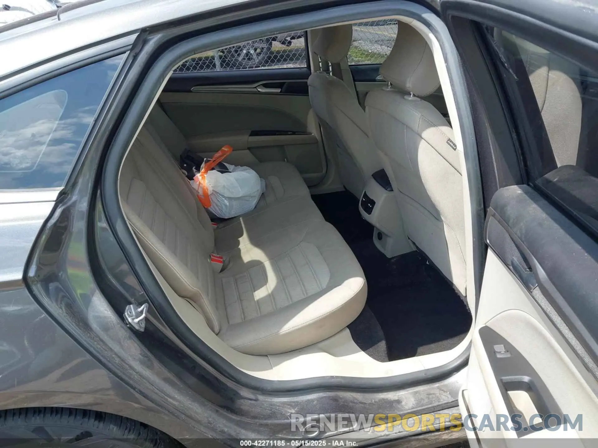 8 Photograph of a damaged car 3FA6P0HDXKR258323 FORD FUSION 2019