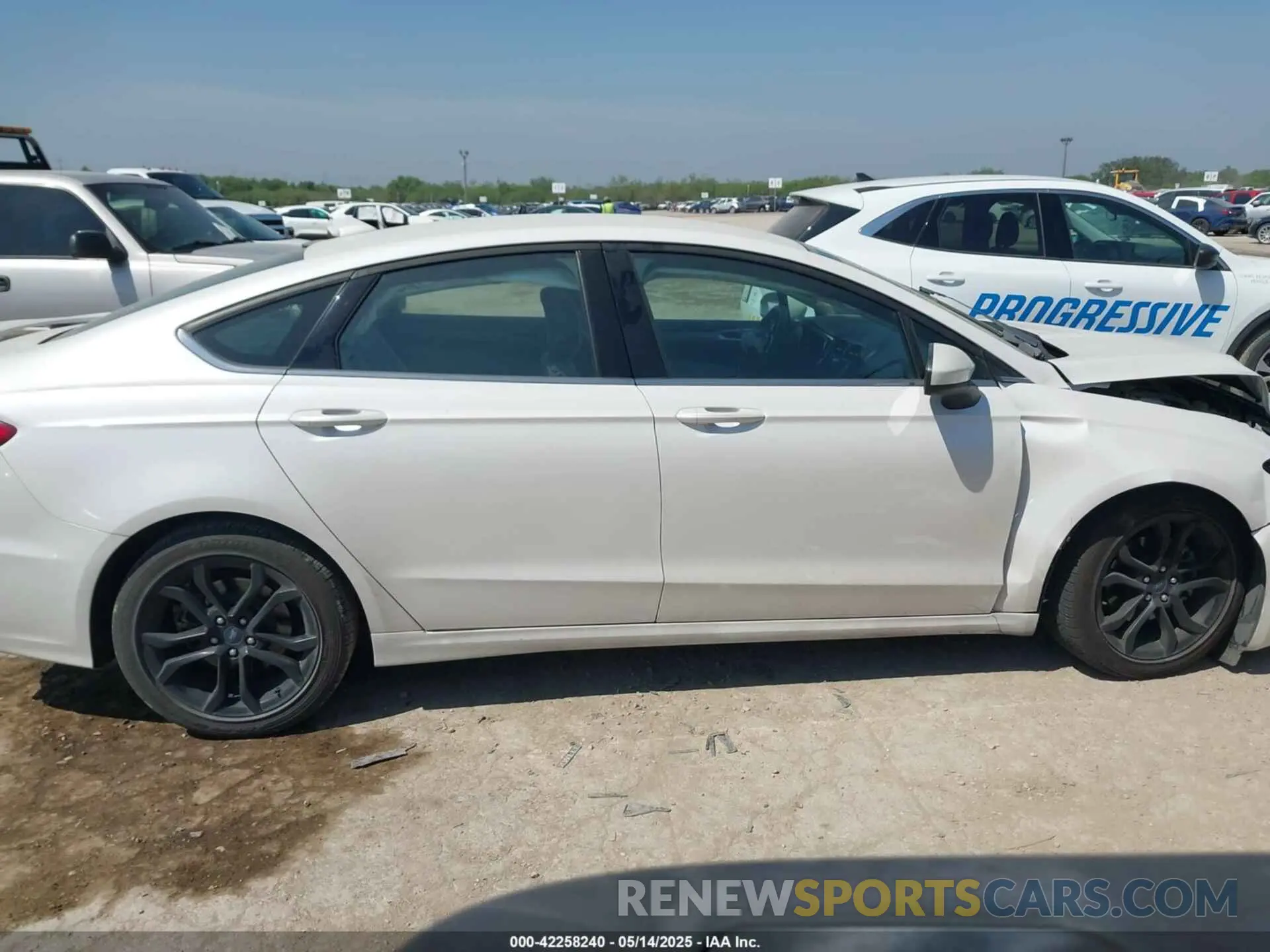 12 Photograph of a damaged car 3FA6P0HDXKR282850 FORD FUSION 2019