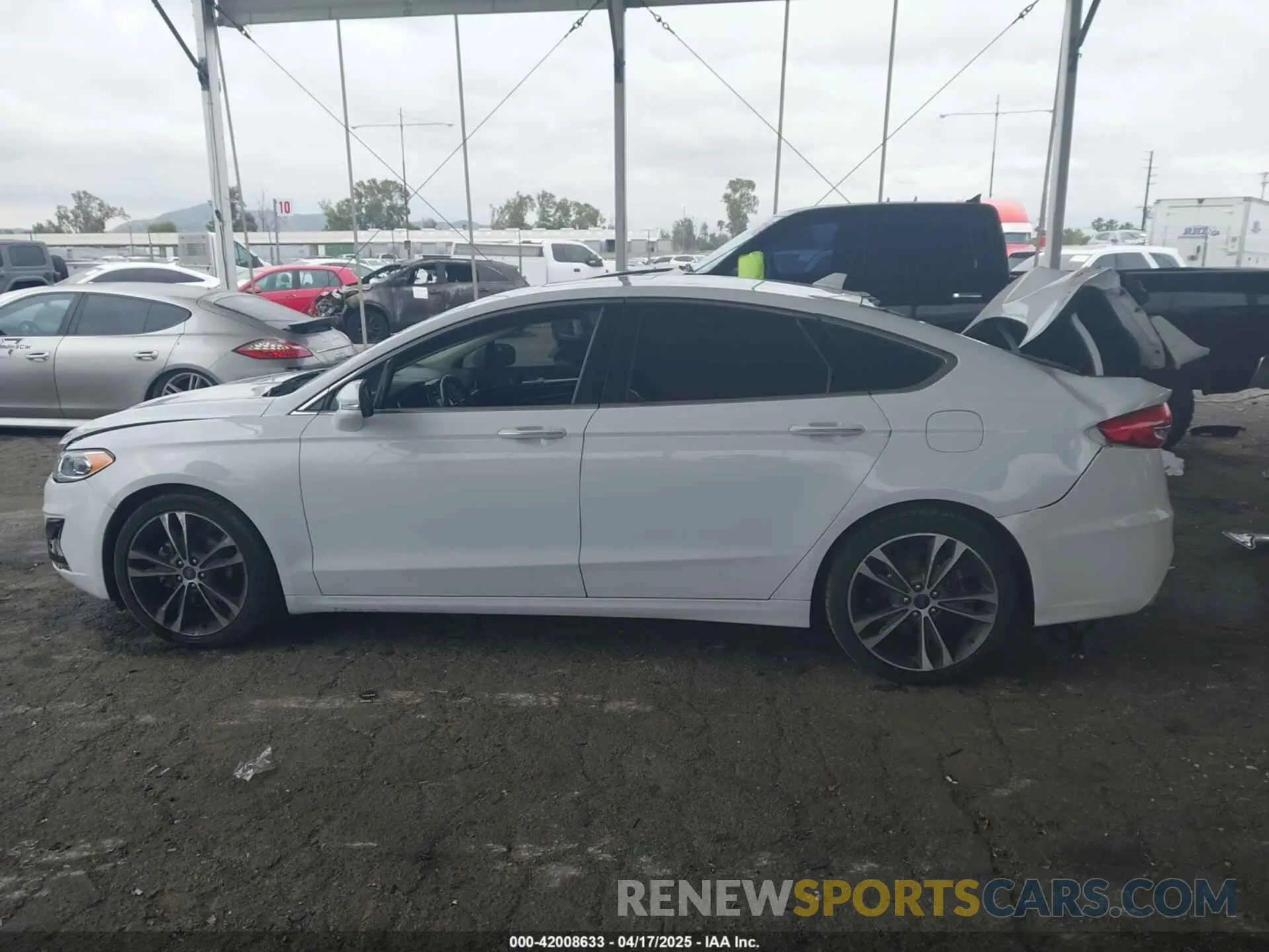 14 Photograph of a damaged car 3FA6P0K90KR236674 FORD FUSION 2019