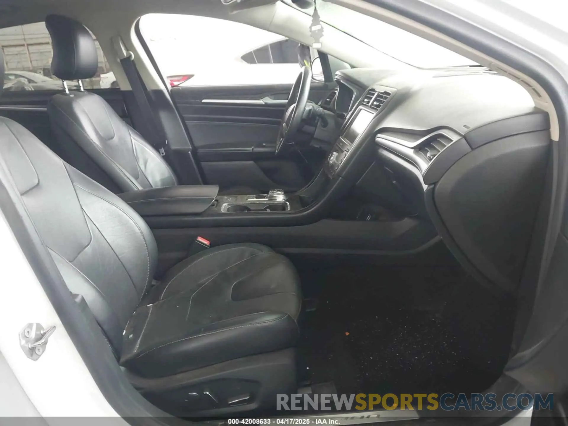 5 Photograph of a damaged car 3FA6P0K90KR236674 FORD FUSION 2019