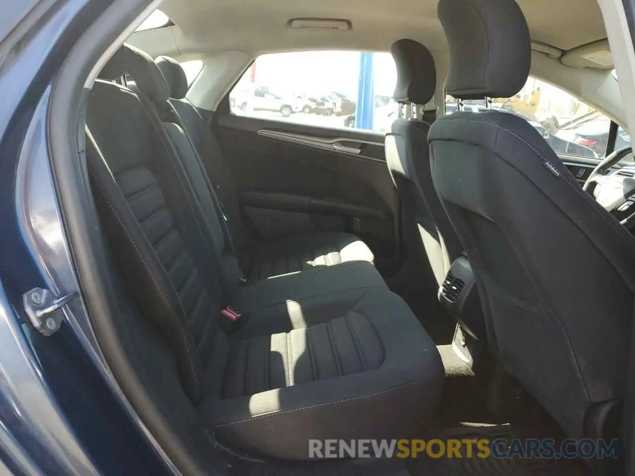 10 Photograph of a damaged car 3FA6P0LU0KR102928 FORD FUSION 2019