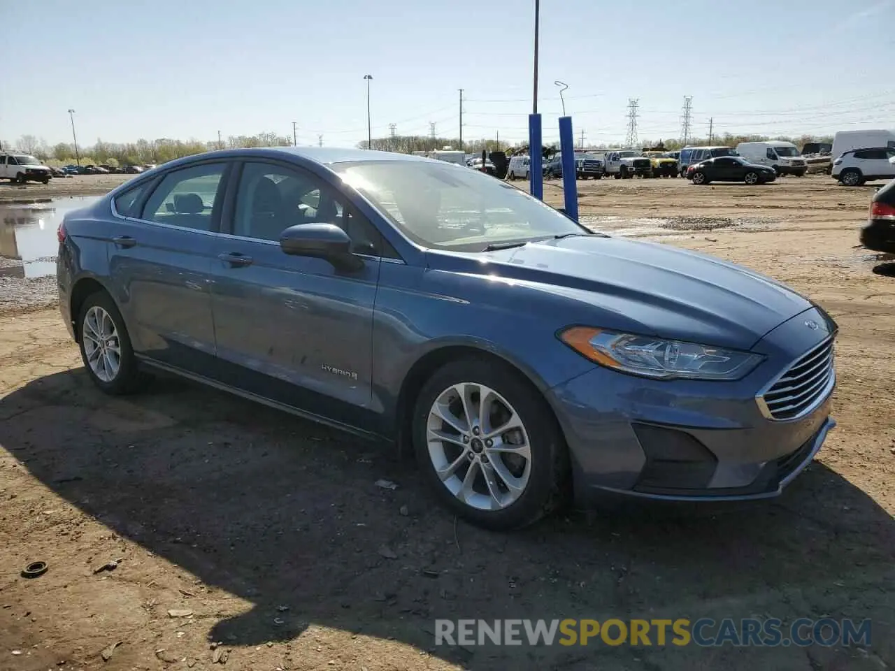 4 Photograph of a damaged car 3FA6P0LU0KR102928 FORD FUSION 2019