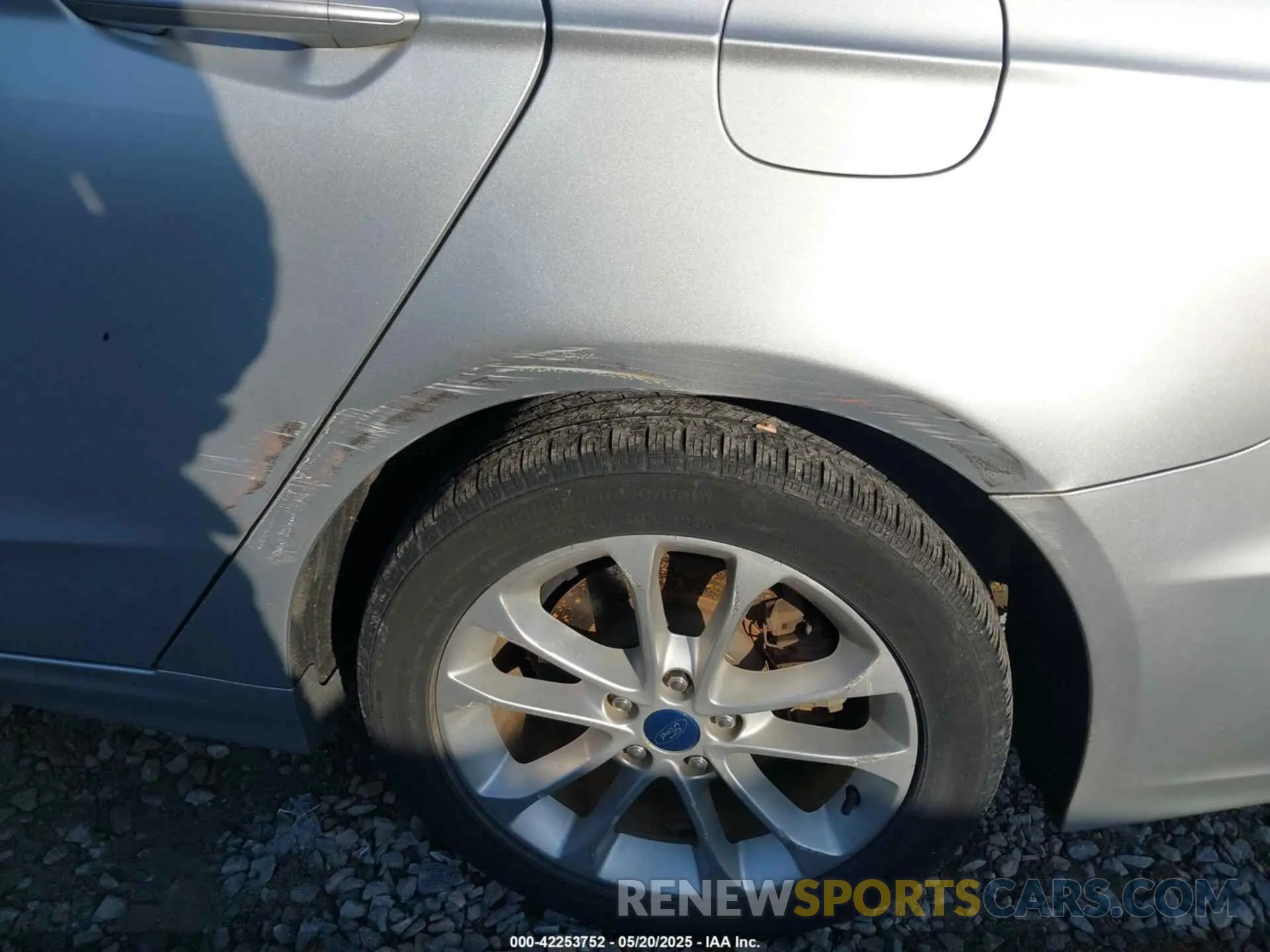 17 Photograph of a damaged car 3FA6P0LU0KR115551 FORD FUSION 2019