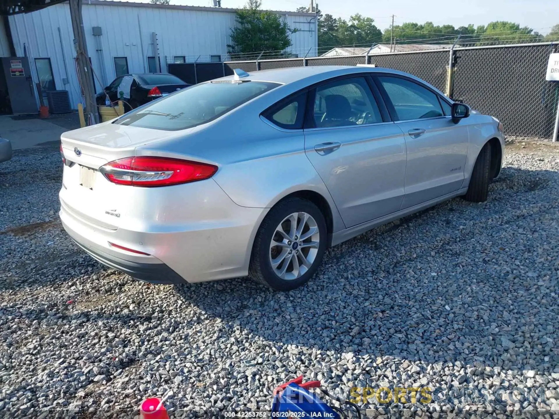 4 Photograph of a damaged car 3FA6P0LU0KR115551 FORD FUSION 2019