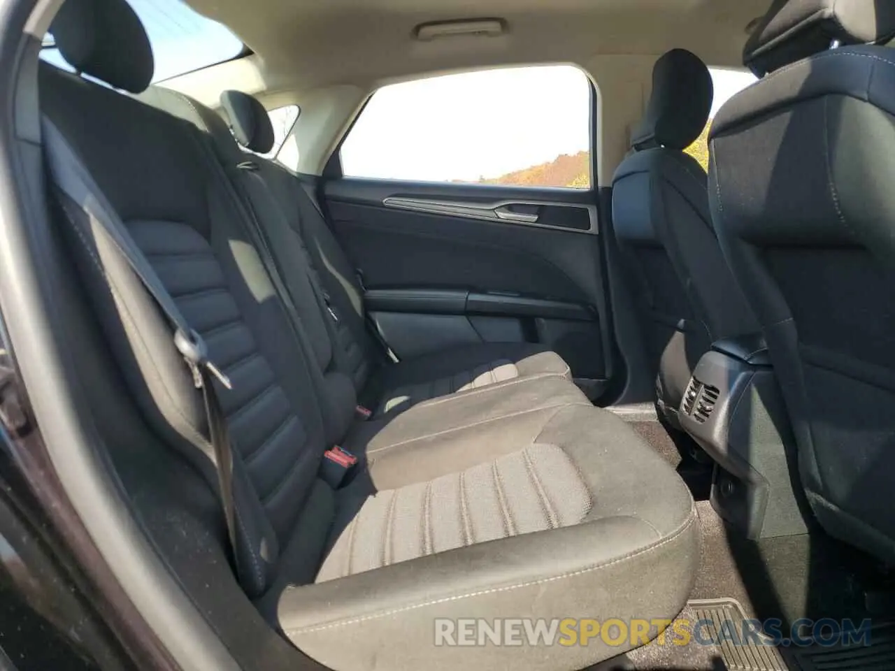 10 Фотография поврежденного автомобиля 3FA6P0LU0KR126033 FORD FUSION 2019