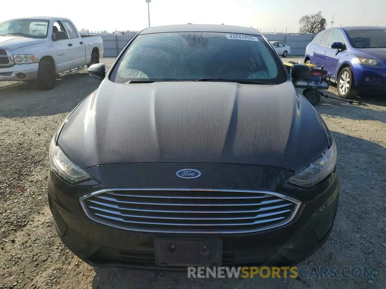 5 Photograph of a damaged car 3FA6P0LU0KR199998 FORD FUSION 2019
