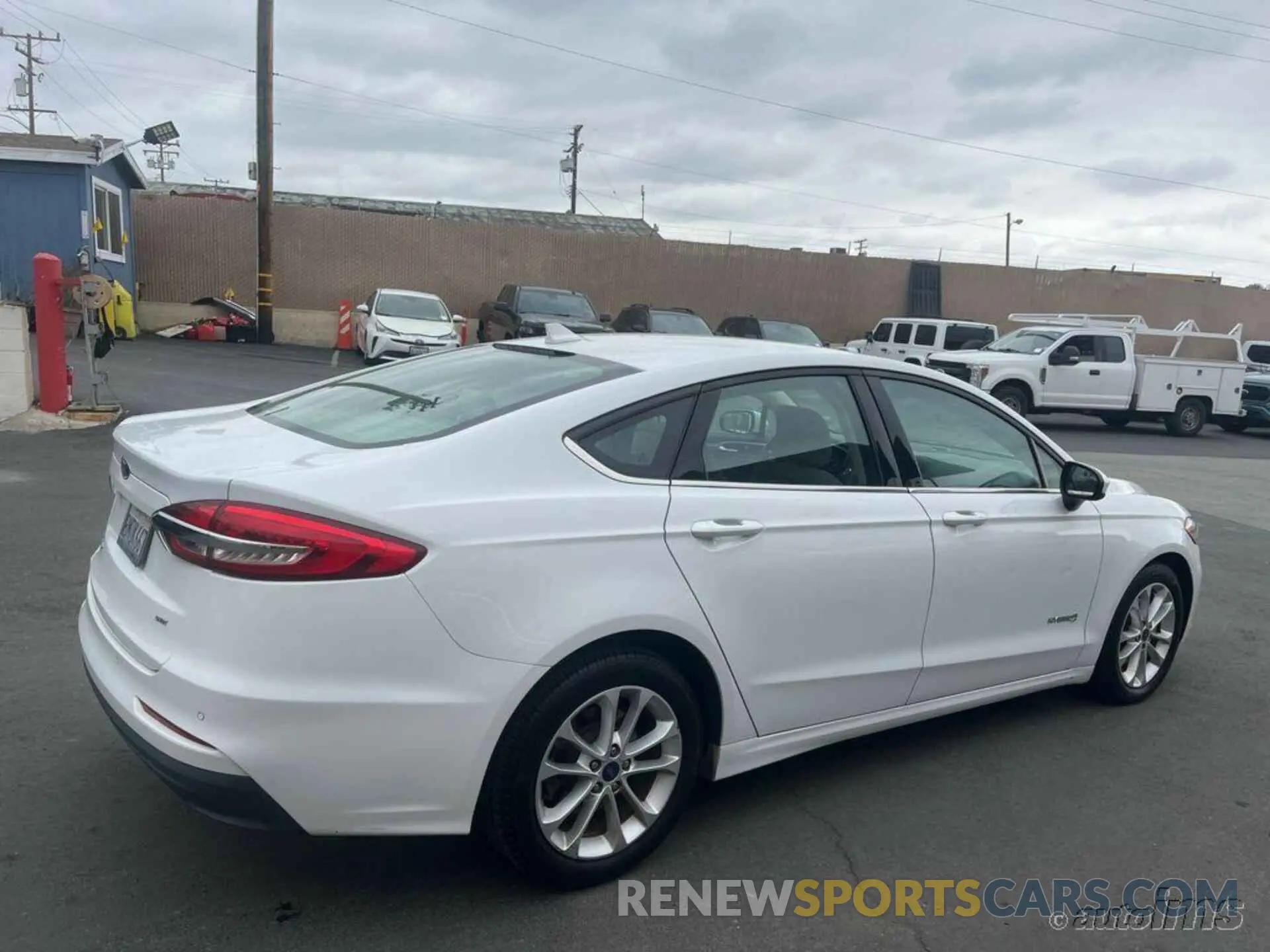 4 Фотография поврежденного автомобиля 3FA6P0LU0KR277678 FORD FUSION 2019