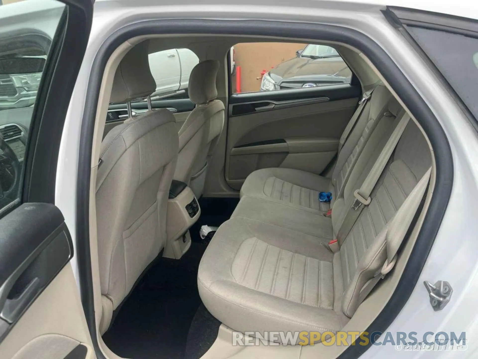 8 Фотография поврежденного автомобиля 3FA6P0LU0KR277678 FORD FUSION 2019