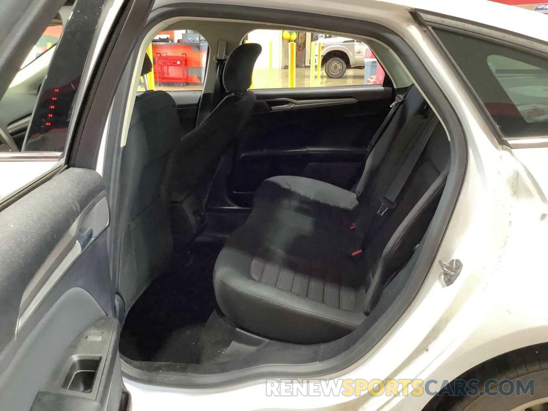 13 Photograph of a damaged car 3FA6P0LU0KR285585 FORD FUSION 2019