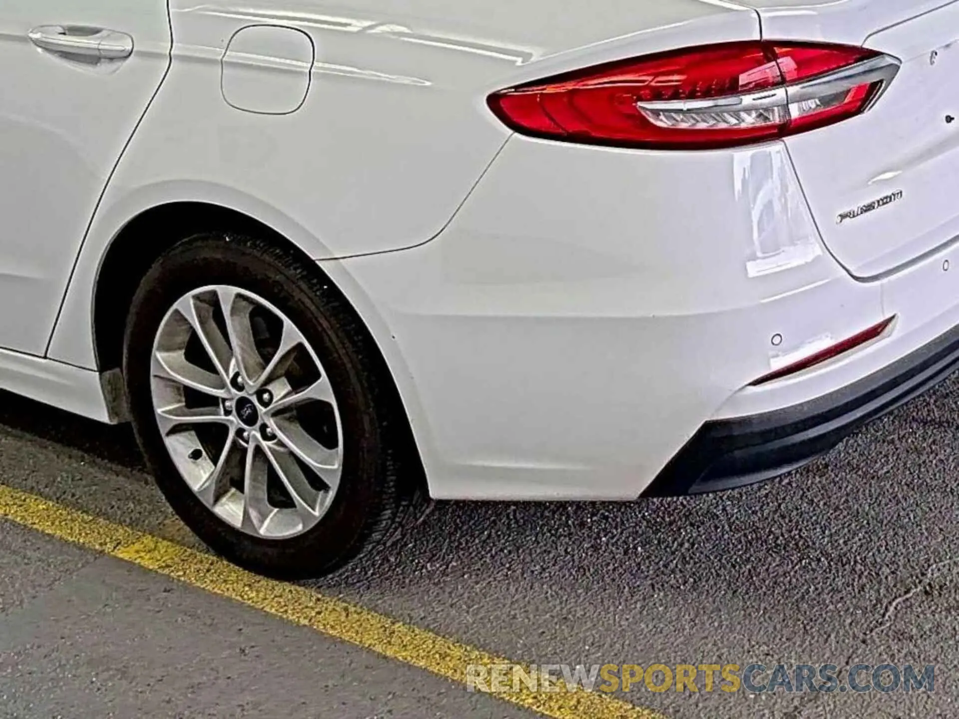 15 Photograph of a damaged car 3FA6P0LU0KR285585 FORD FUSION 2019