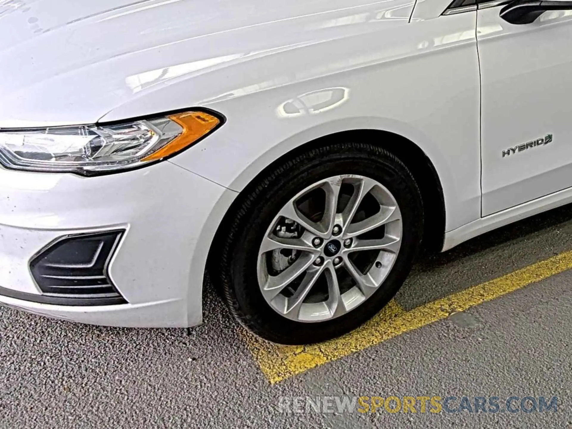 17 Photograph of a damaged car 3FA6P0LU0KR285585 FORD FUSION 2019