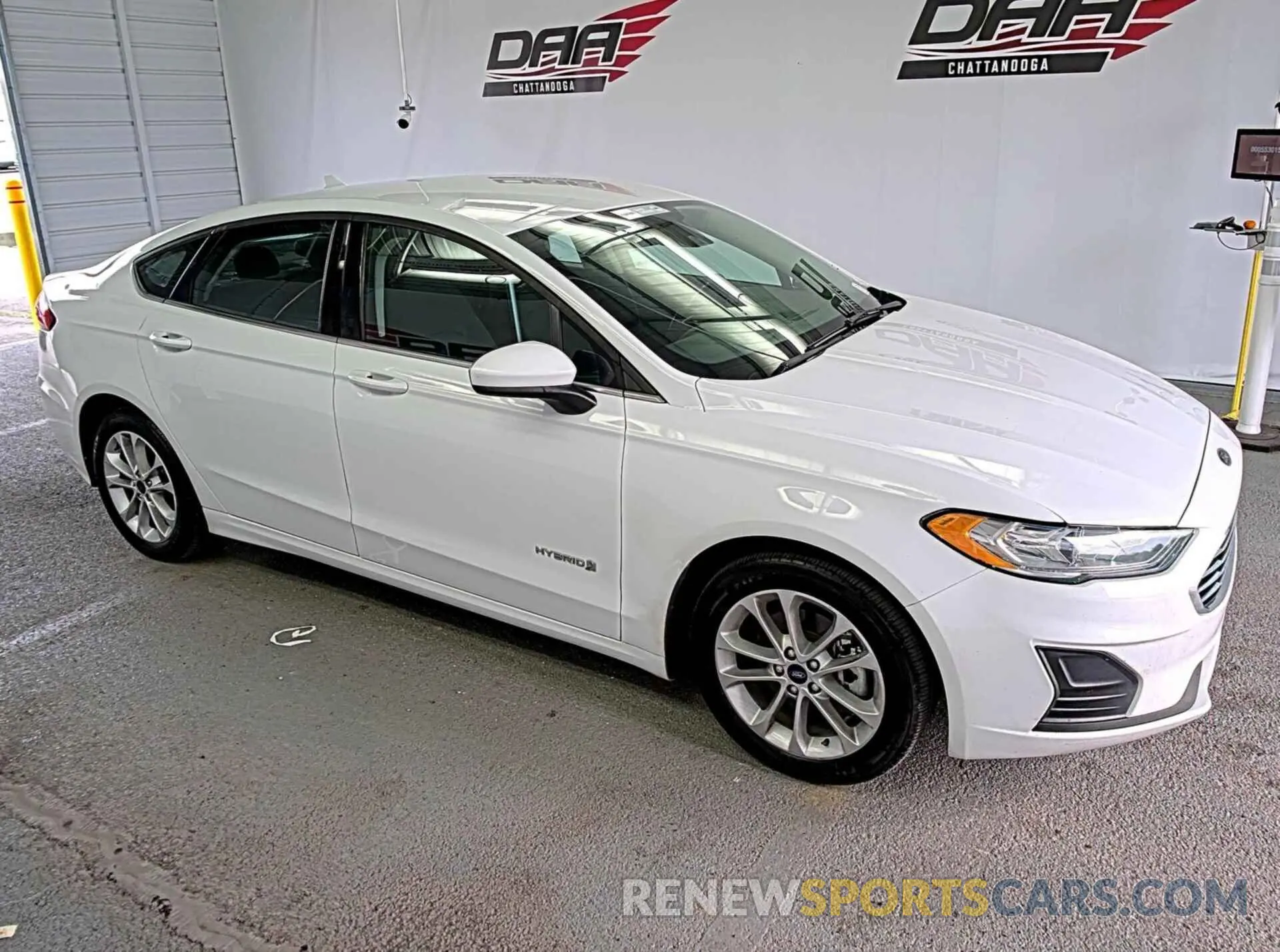 33 Photograph of a damaged car 3FA6P0LU0KR285585 FORD FUSION 2019