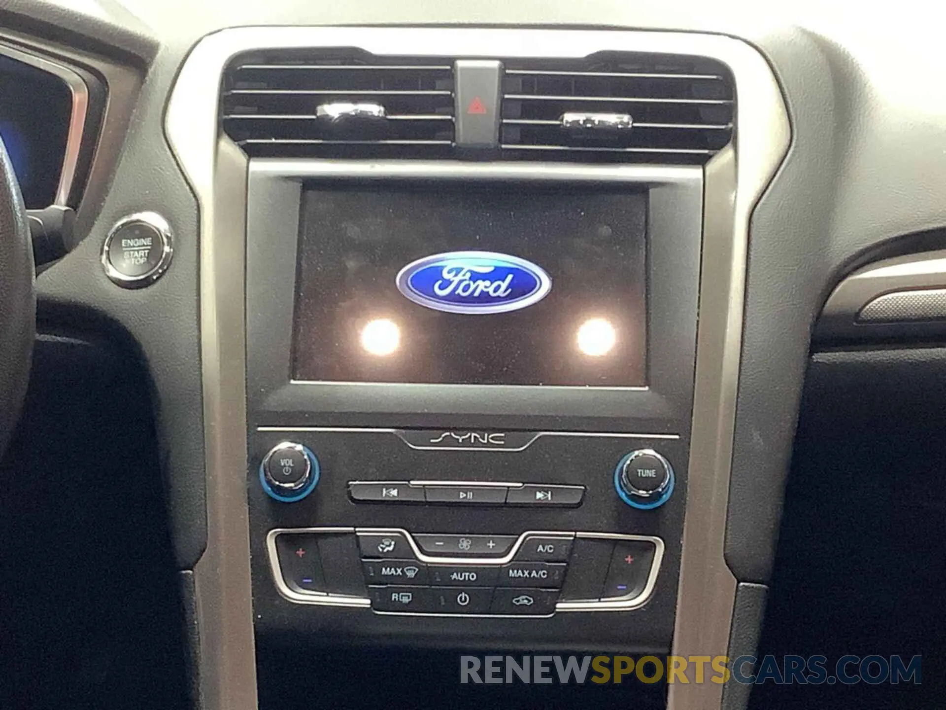 35 Photograph of a damaged car 3FA6P0LU0KR285585 FORD FUSION 2019