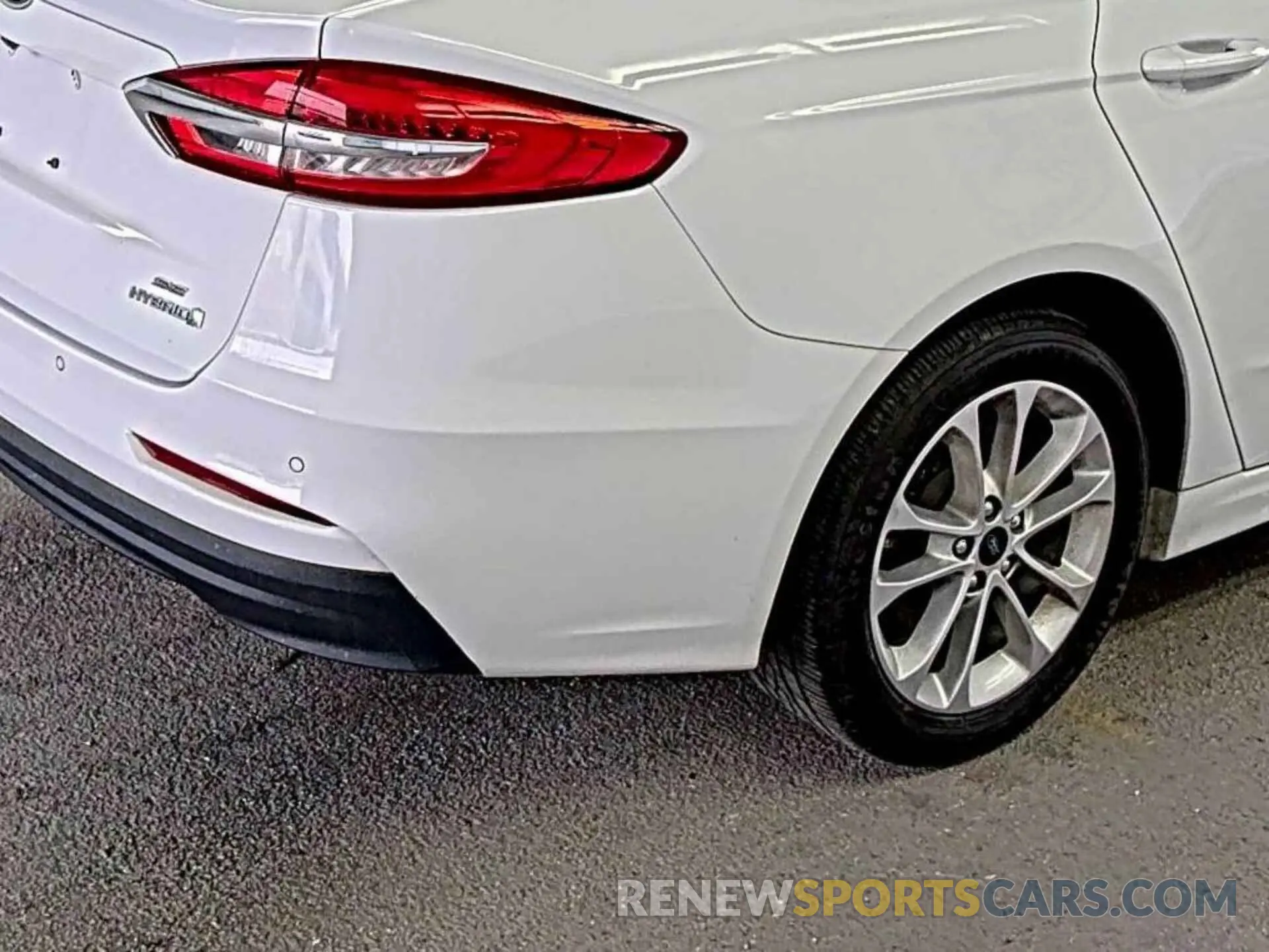 39 Photograph of a damaged car 3FA6P0LU0KR285585 FORD FUSION 2019