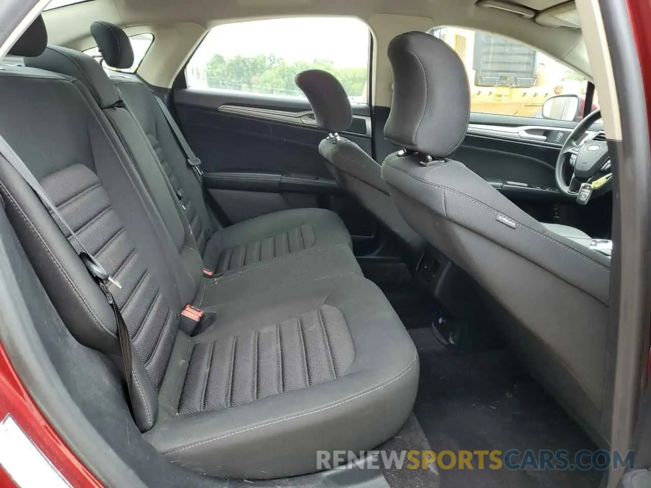 10 Photograph of a damaged car 3FA6P0LU1KR124436 FORD FUSION 2019