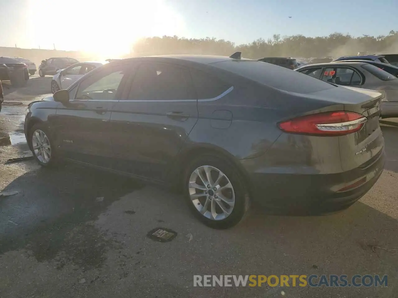 2 Фотография поврежденного автомобиля 3FA6P0LU1KR188623 FORD FUSION 2019