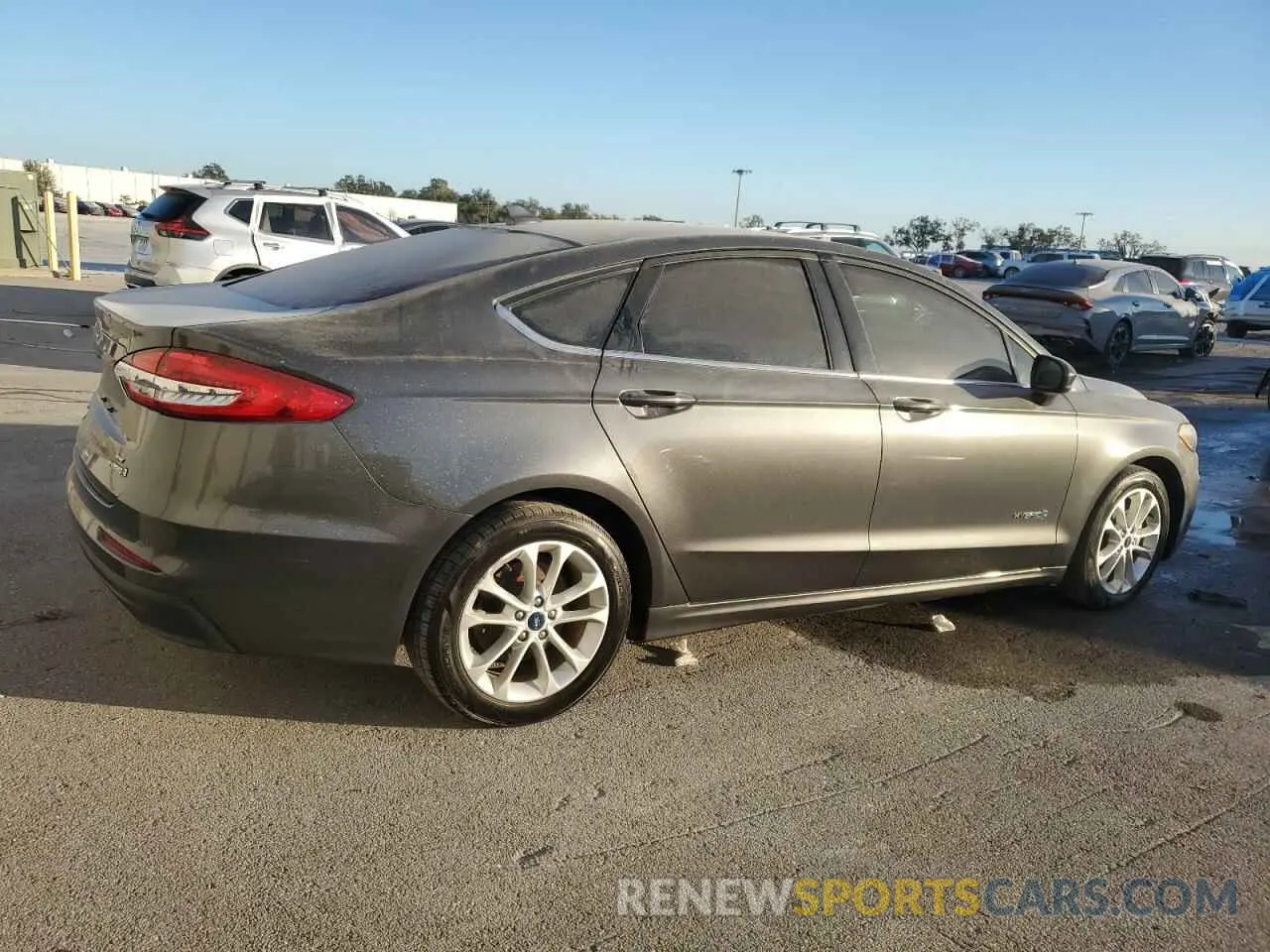 3 Фотография поврежденного автомобиля 3FA6P0LU1KR188623 FORD FUSION 2019