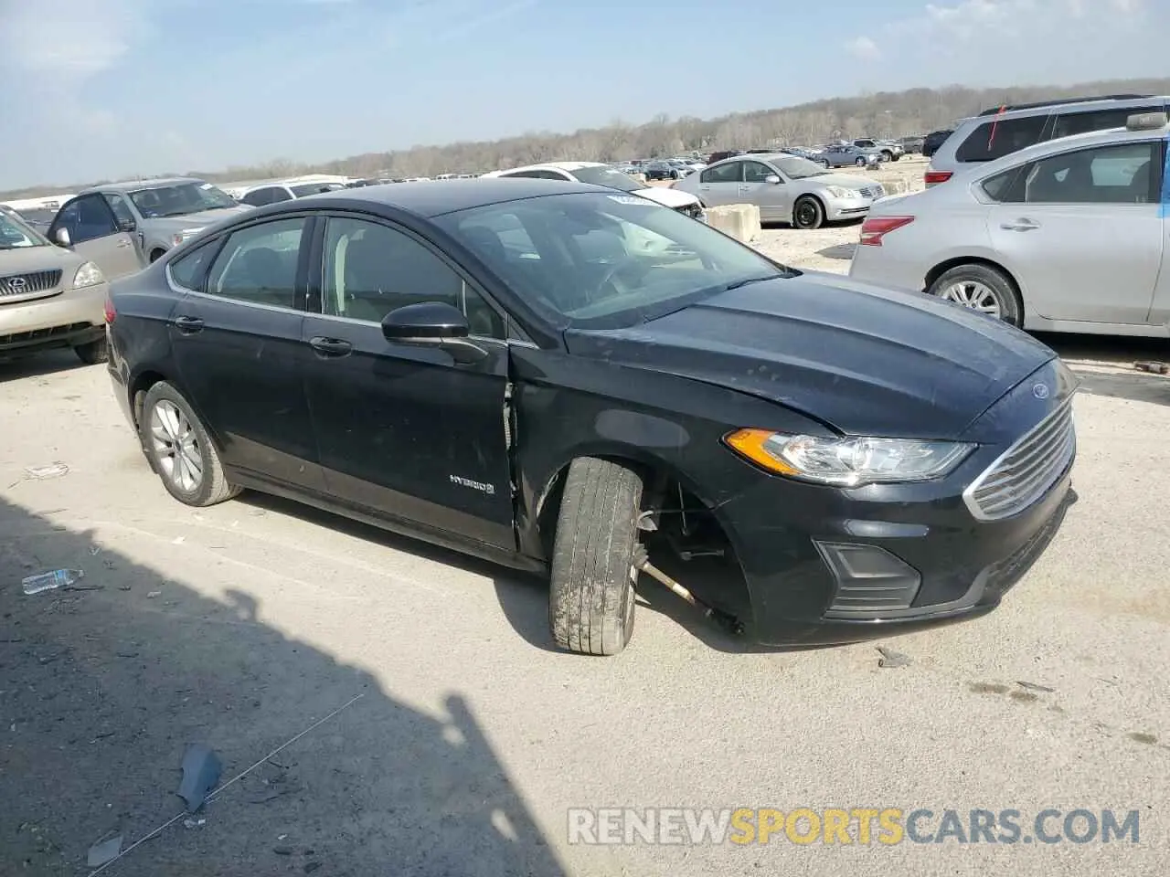 4 Фотография поврежденного автомобиля 3FA6P0LU1KR261795 FORD FUSION 2019